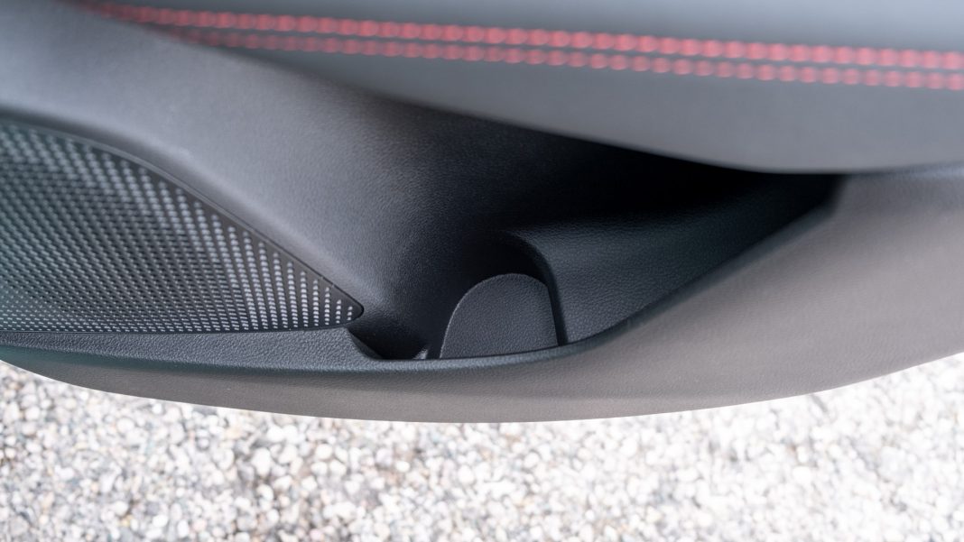 Alfa Romeo Tonale hybrid rear door compartment