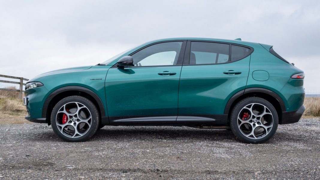 Alfa Romeo Tonale hybrid side