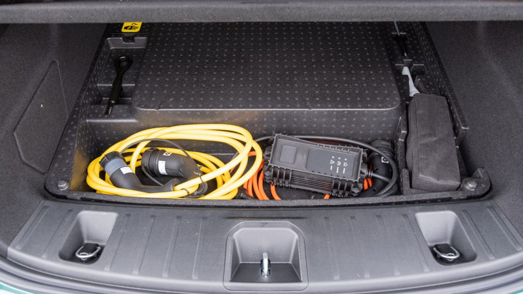 Alfa Romeo Tonale hybrid underfloor storage