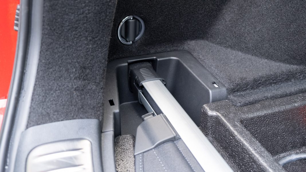 Genesis Electrified GV70 boot load cover design