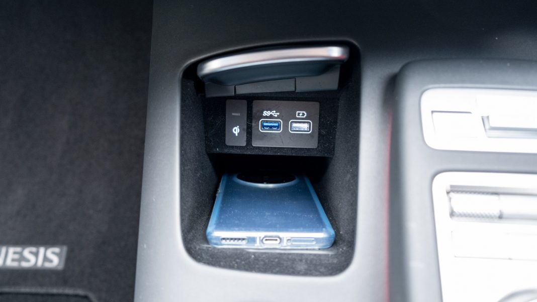 Genesis Electrified GV70 phone storage