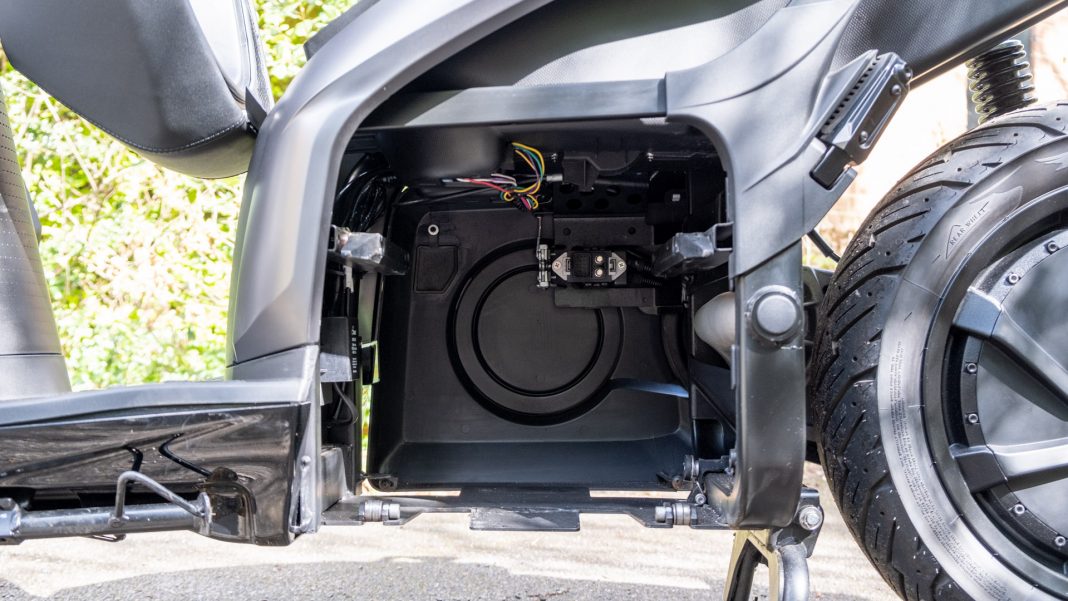 Seat Mo 125 battery compartment