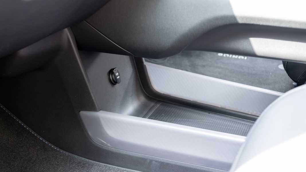 Hyundai Ioniq 6 centre console storage