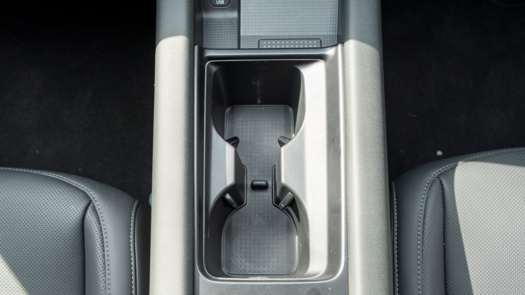 Hyundai Ioniq 6 cupholders