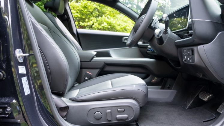 Hyundai Ioniq 6 front seats