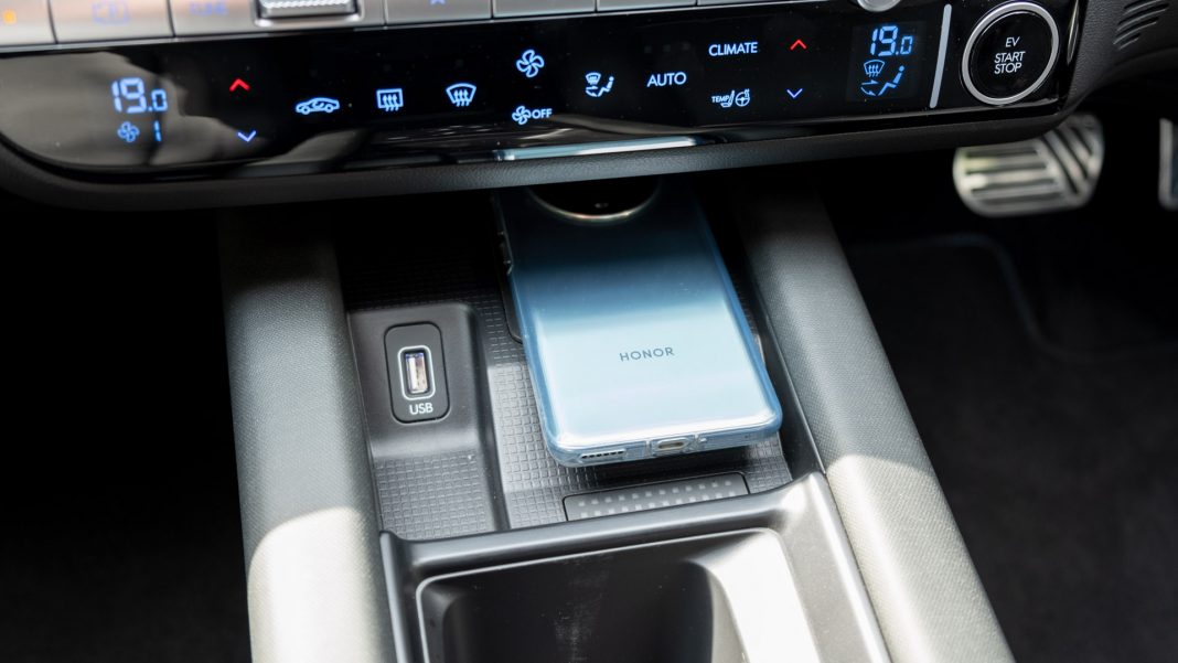 Hyundai Ioniq 6 phone charging
