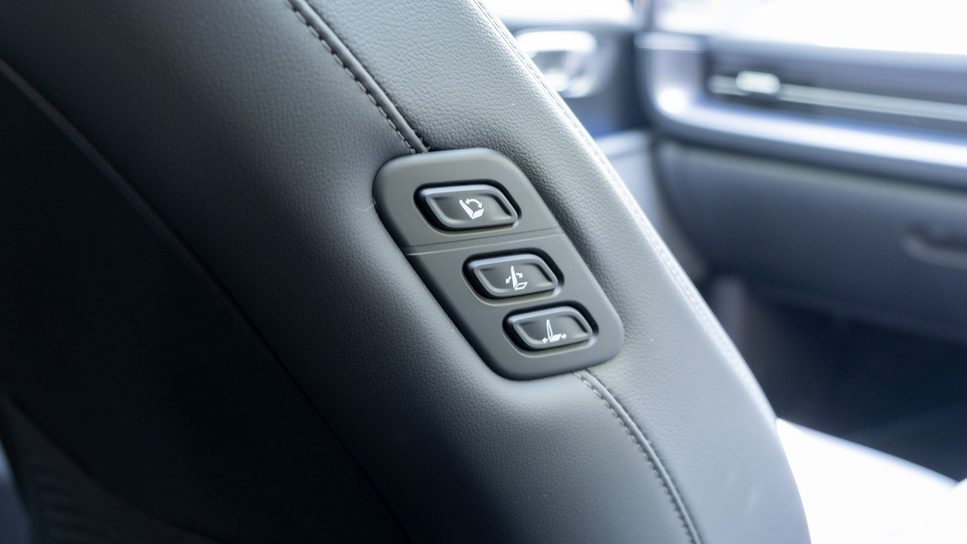 Hyundai Ioniq 6 seat controls
