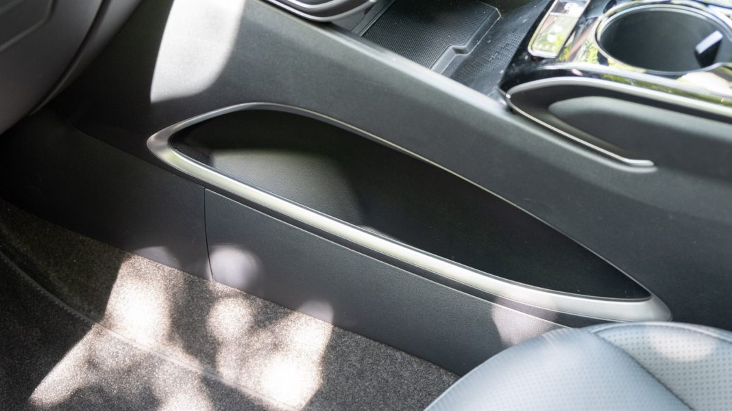 Hyundai Tucson centre console storage