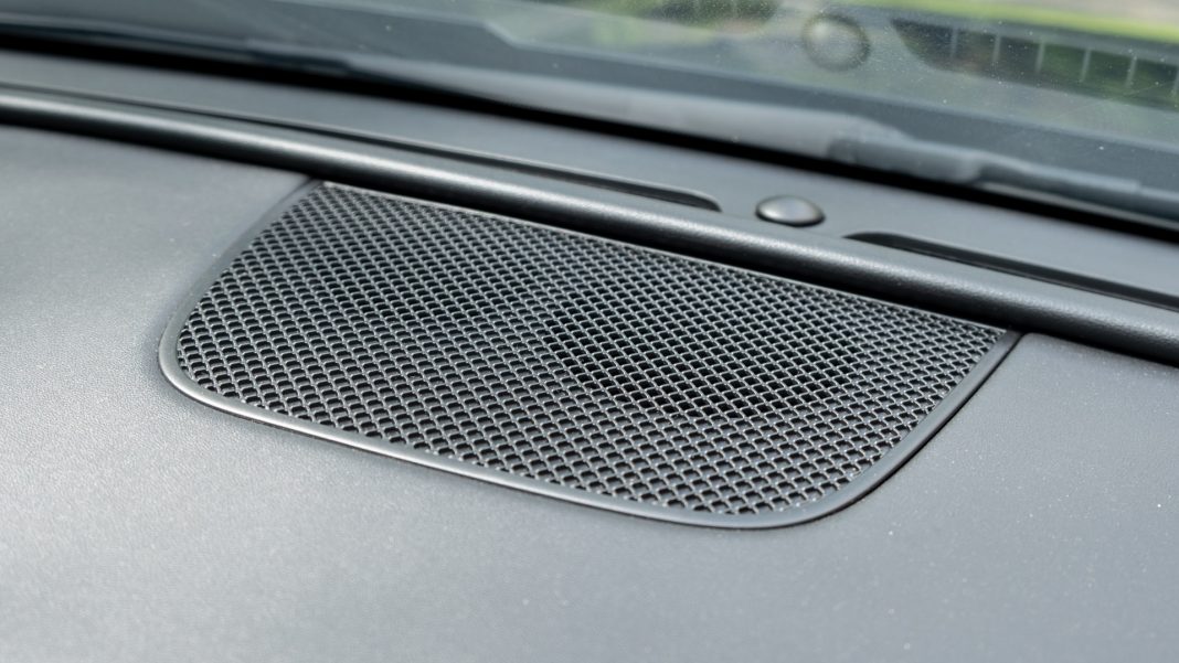Hyundai Tucson centre speaker