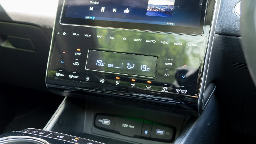 Hyundai Tucson climate controls