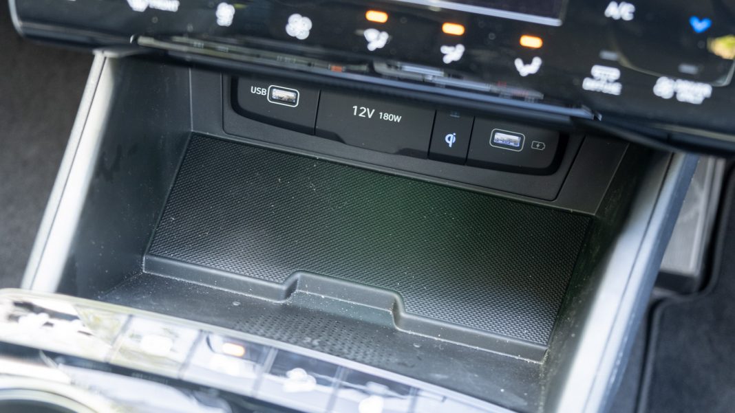 Hyundai Tucson phone charger