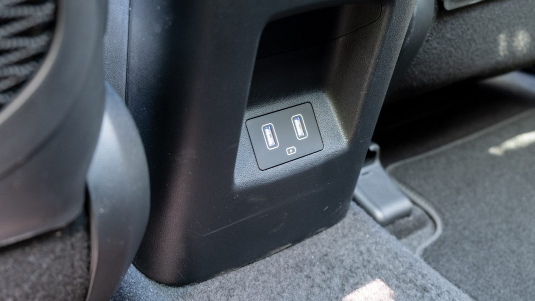 Hyundai Tucson rear USB