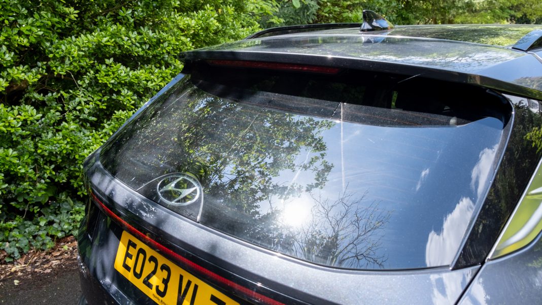 Hyundai Tucson rear window