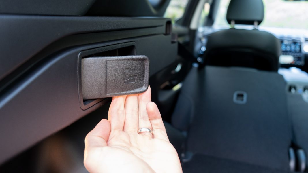 Hyundai Tucson seat release