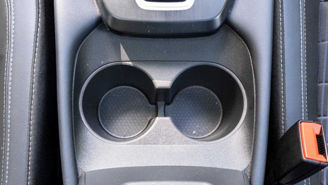 Nissan Qashqai cupholders