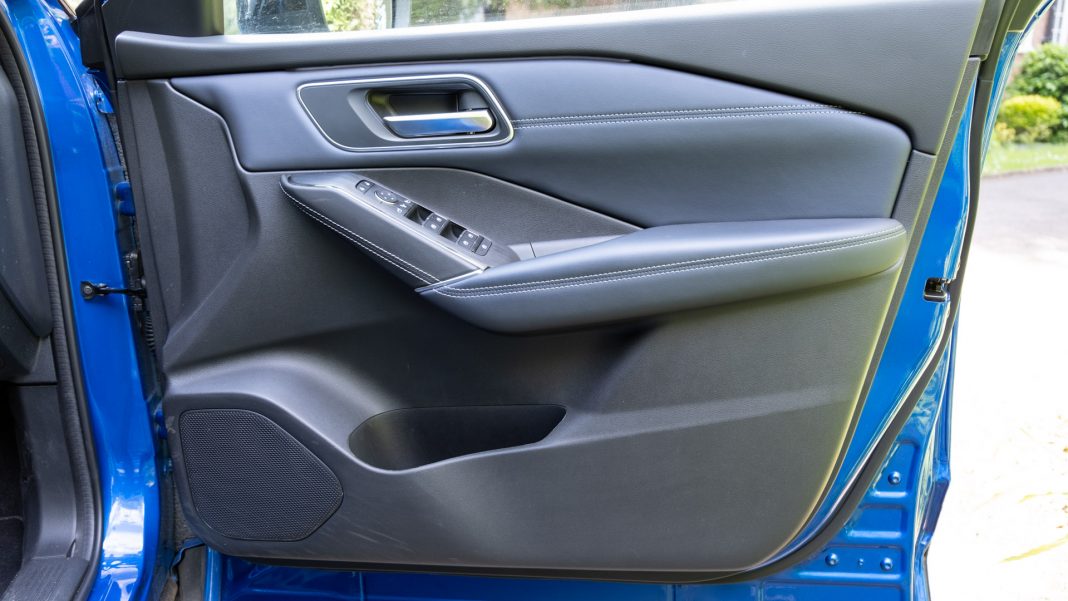 Nissan Qashqai front door