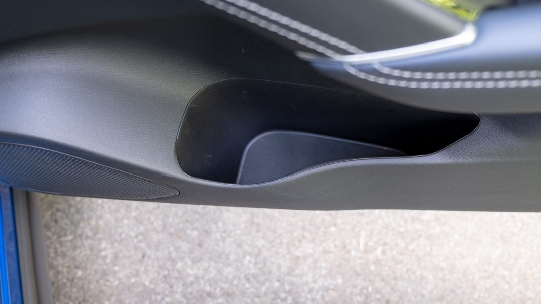 Nissan Qashqai front door compartment