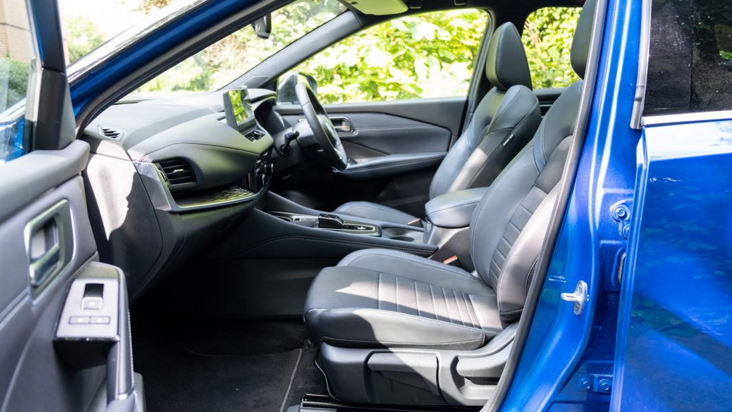 Nissan Qashqai front seat