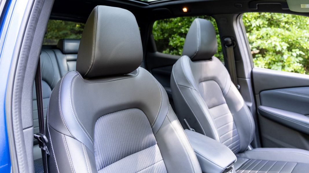 Nissan Qashqai front seats