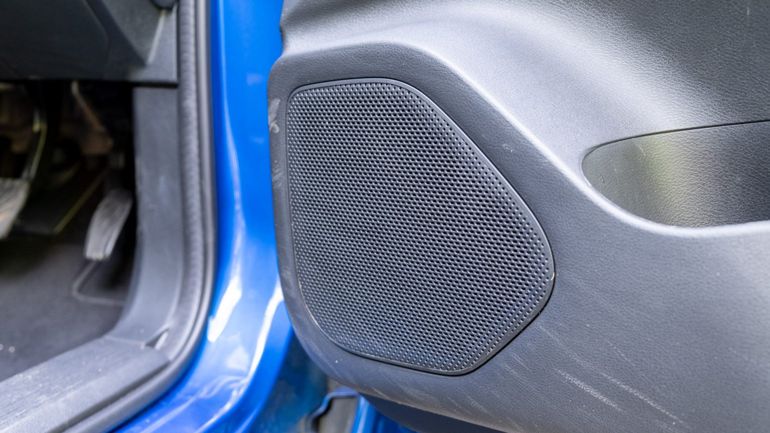 Nissan Qashqai Audio Review 10 speaker Bose Upgrade TotallyEV nissan-qashqai-audio-review-10-speaker-bose-upgrade-totallyev