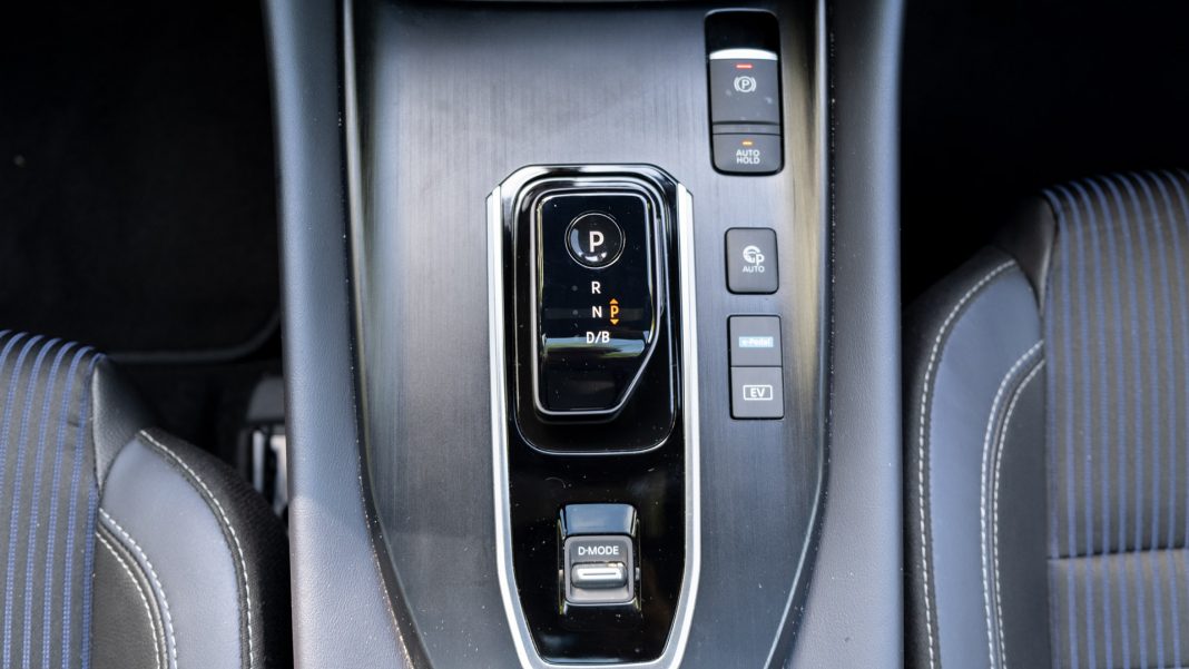 Nissan Qashqai gear selector