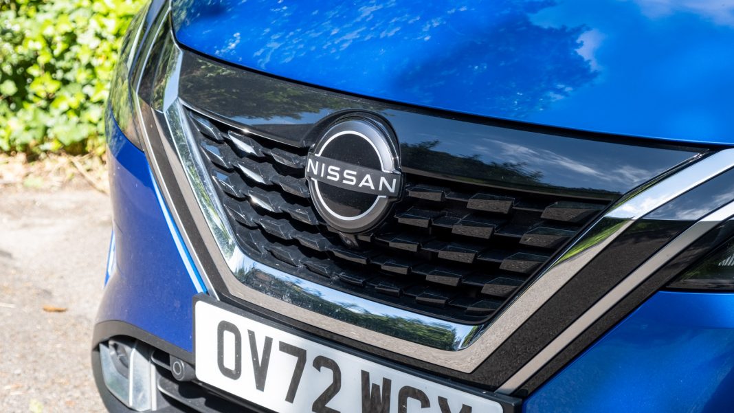 Nissan Qashqai grille