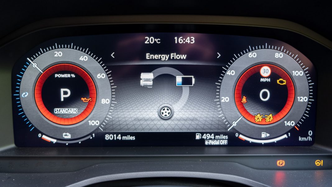 Nissan Qashqai instrument cluster