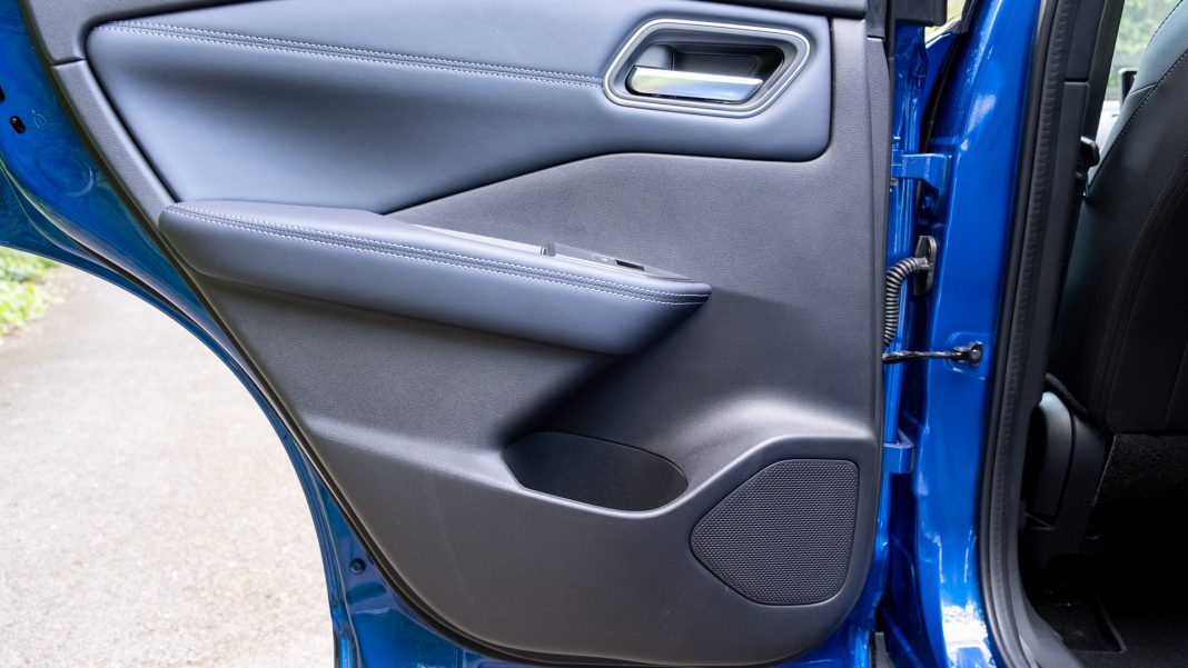 Nissan Qashqai rear door