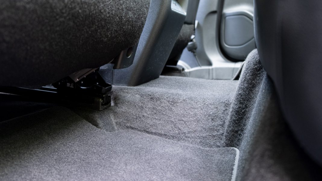 Nissan Qashqai rear footwell
