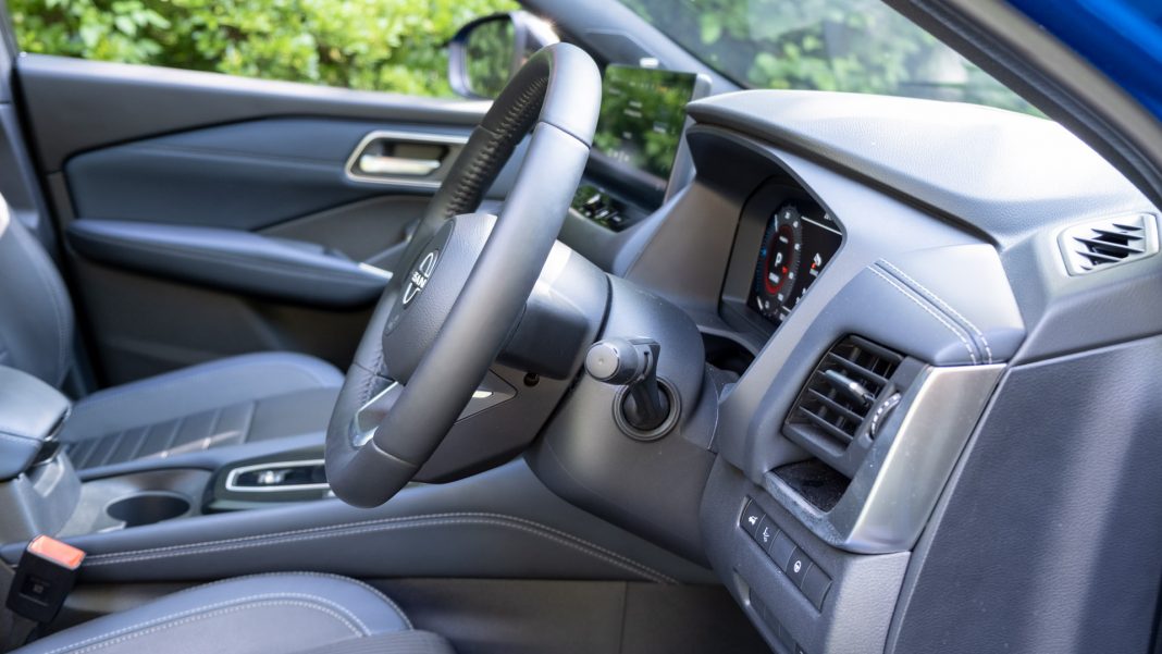 Nissan Qashqai steering wheel