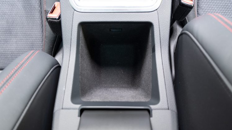 Audi Q8 e-tron armrest space