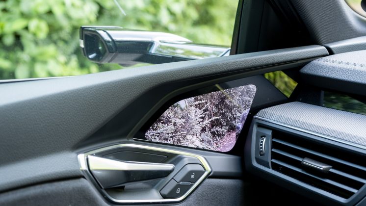 Audi Q8 e-tron digital door mirror screen