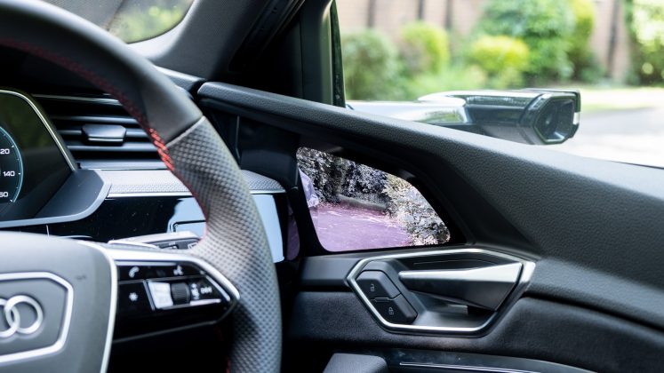 Audi Q8 e-tron digital door mirror screen position