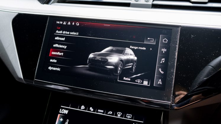 Audi Q8 e-tron driver profiles