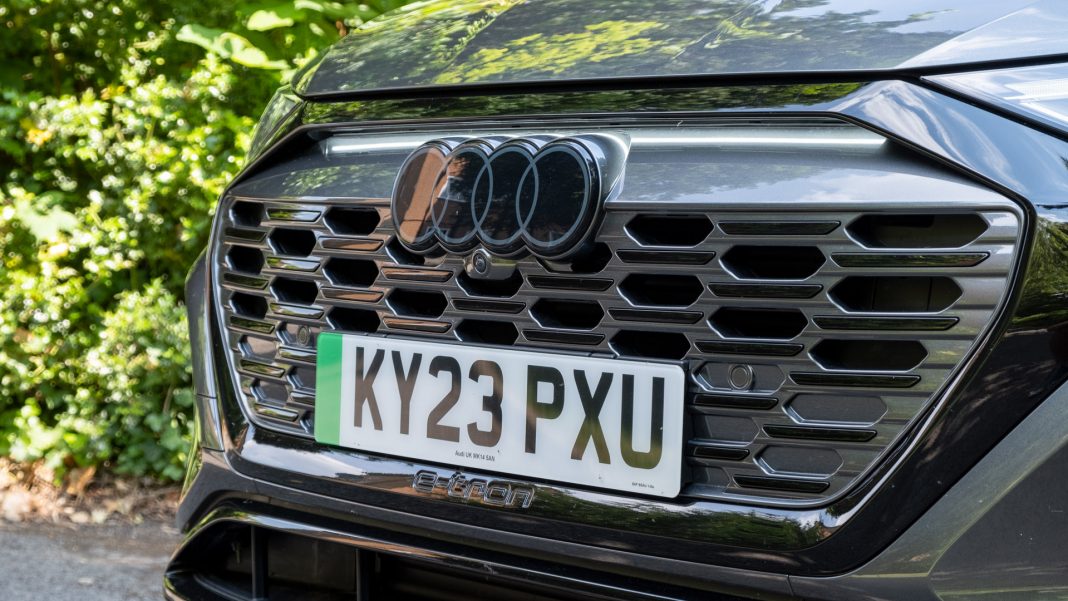 Audi Q8 e-tron front LED