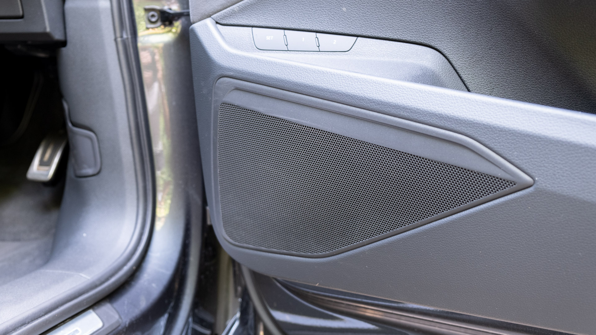 Audi Q8 e-tron front door speaker