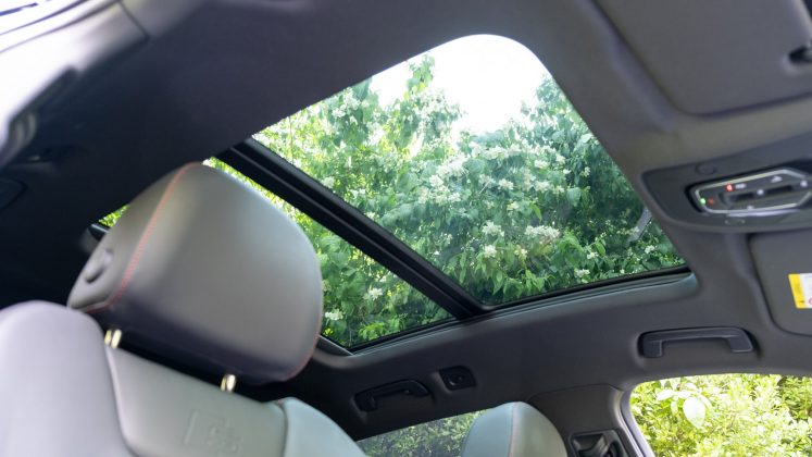 Audi Q8 e-tron glass roof