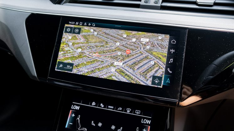 Audi Q8 e-tron maps