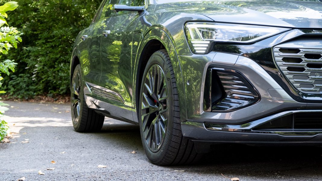 Audi Q8 e-tron profile