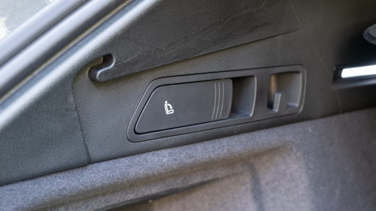 Audi Q8 e-tron seat release