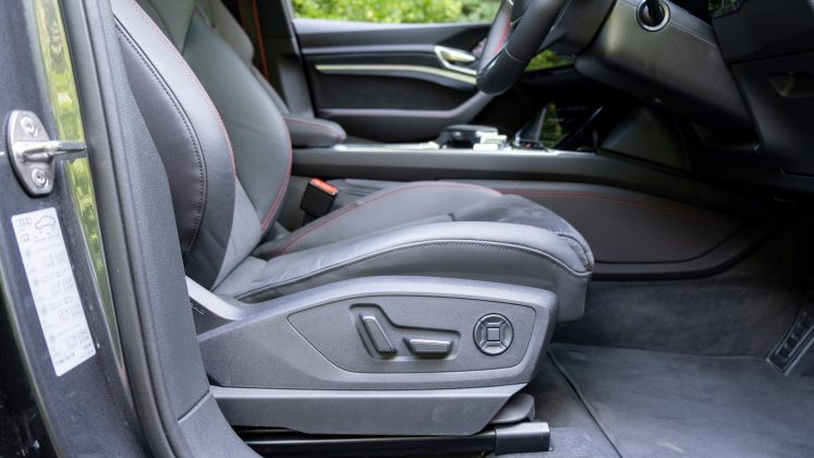 Audi Q8 e-tron seating controls