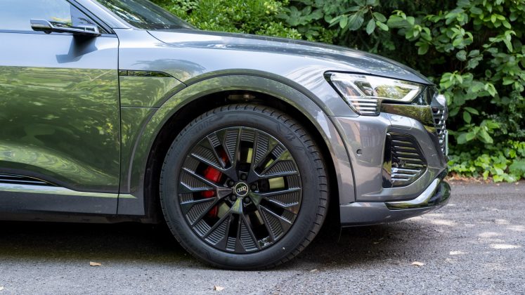 Audi Q8 e-tron side wheel
