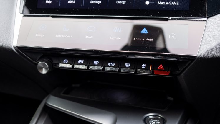 Peugeot 408 climate buttons