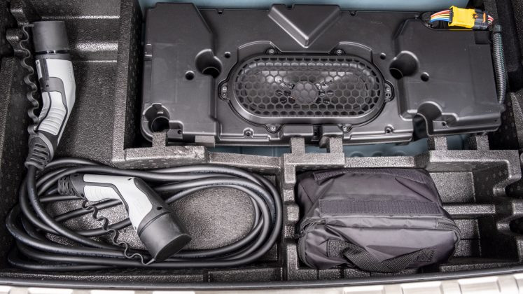 Peugeot 408 underfloor storage