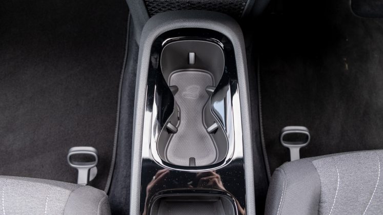 VW ID.3 front cupholders
