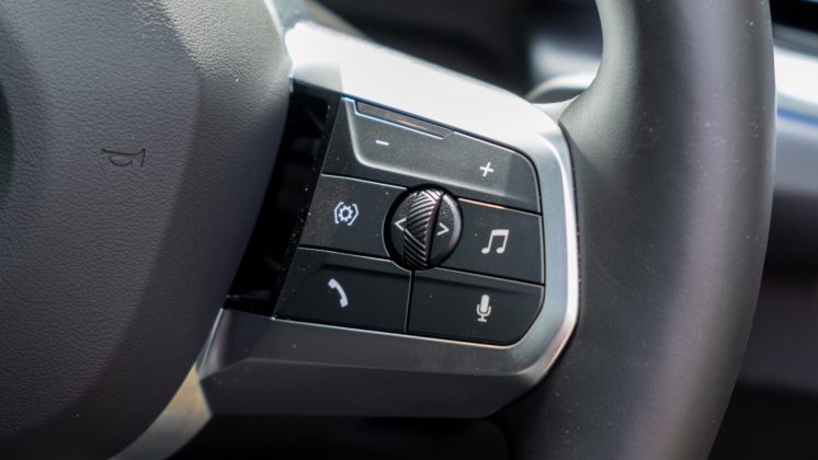 BMW iX1 buttons