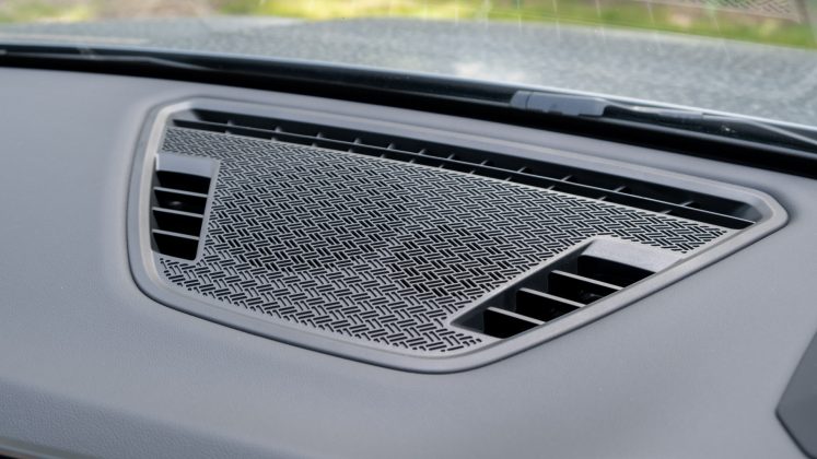 BMW iX1 centre speaker