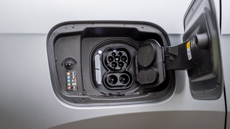 BMW iX1 charging