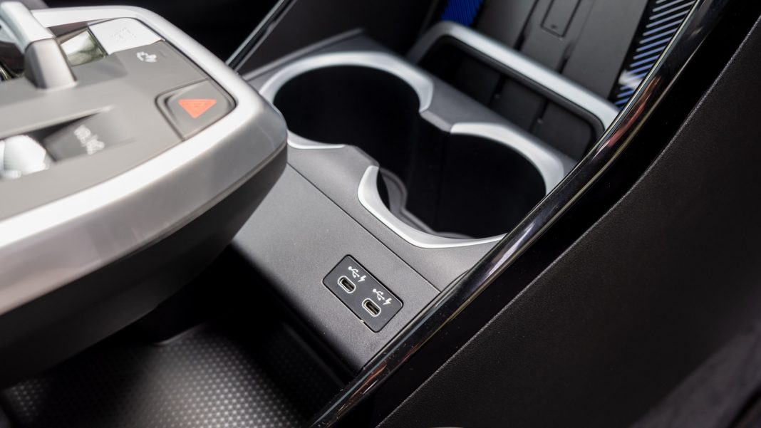 BMW iX1 cupholders