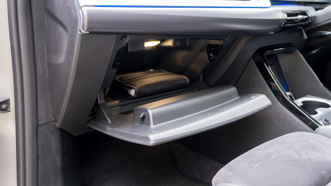 BMW iX1 glove box